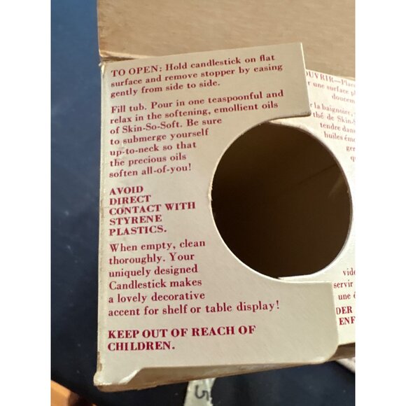 Avon Cape Cod Chandelier Candlestick 5 Oz Skin So Soft Bath Oil Vtg NOS Box 8.5" - Picture 10 of 10